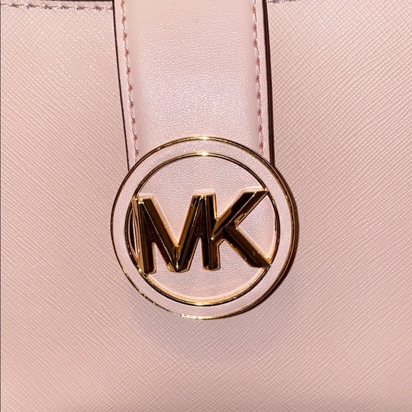 Michael Kors Pink and Gold Shoulder Bag with Chain Strap - Picture 2 of 5